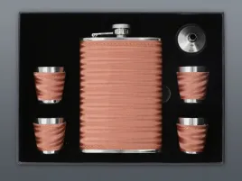 zestaw-prezentowy-piersiowka-270-ml-4-kieliszki-lejek-dla-faceta-4124