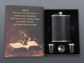 zestaw-prezentowy-ksiazka-piersiowka-240-ml-2-kieliszki-lejek-4140