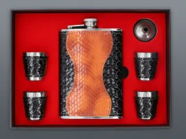 zestaw-prezentowy-piersiowka-270-ml-4-kieliszki-lejek-dla-faceta-4122