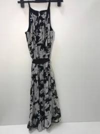 esprit-collection-sukienka-damska-czarny-kwiaty-roz-de34-uk8