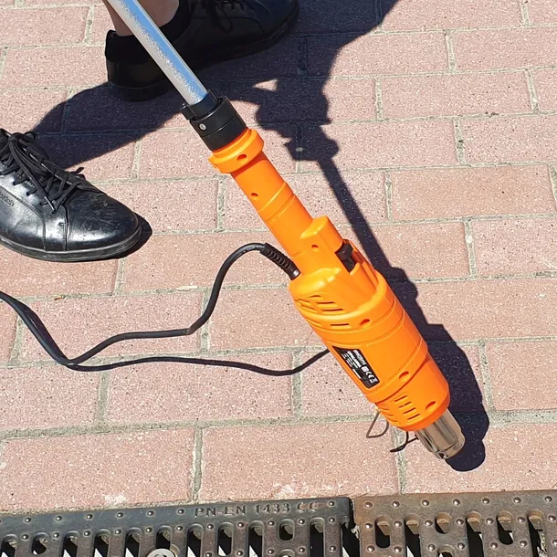 wypalarka-do-chwastow-2000w-dysze-kd10399-marka-kraftanddele-temperatura-maksymalna-600-c