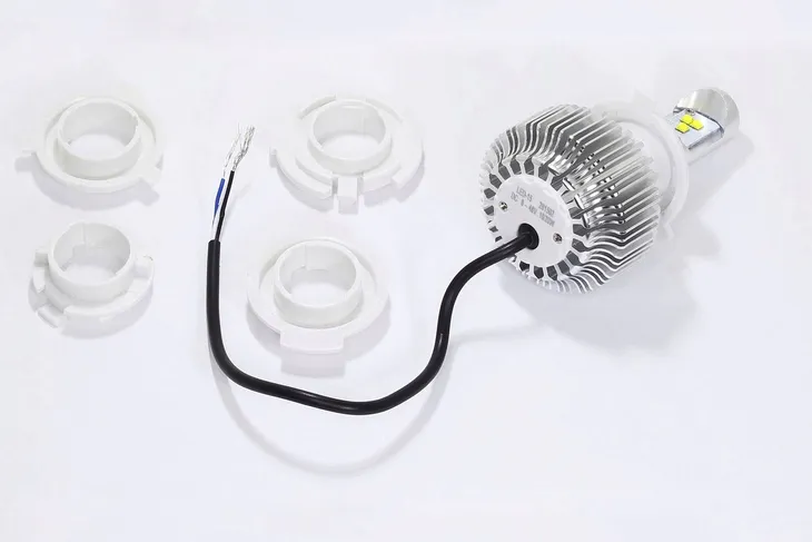 zarowka-12v-c6-20w-6000k-led-typ-h4-p43t
