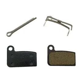 czarne-klocki-polmetaliczne-uchwyt-z-zawleczka-do-hulajnog-elektrycznych