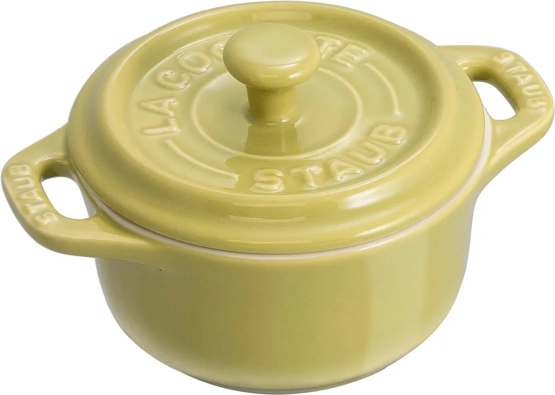 dipowka-staub-gift-giving-02-l