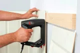 zszywacz-elektryczny-8200-skil-1500-zszywek-walizka-minimalna-dlugosc-zszywek-8-mm