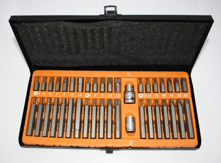 klucze-zestaw-bitow-torx-imbus-spline-40-elementow-walizka-richmann-c6940-marka-richmann-seria-cor-c6940