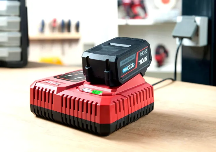 ladowarka-20v-rapidcharger-akumulator-40ah-skil-marka-skil-kod-producenta-bc1e3111aa