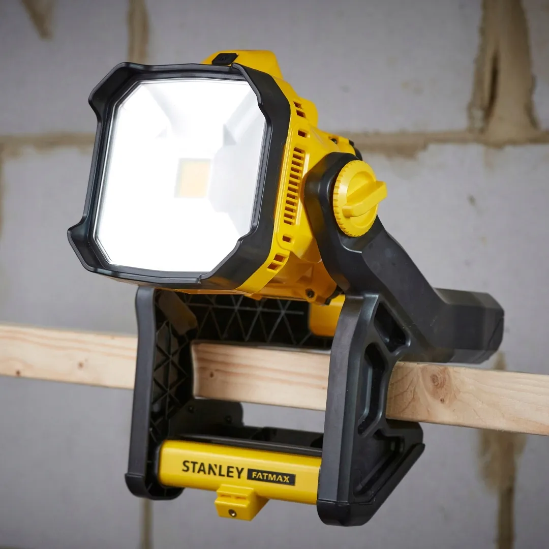 stanley-lampa-sfmcl030b-xj