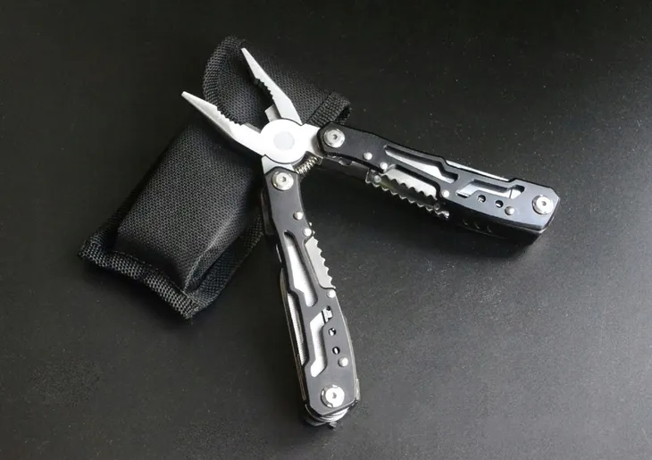 multitool-azymut-giewon-14-narzedzi-model-giewon