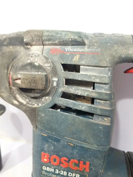 mlotowiertarka-bosch-sds-plus-800-w-maksymalna-srednica-wiercenia-w-betonie-28-mm