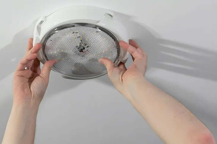 plafon-solarny-led-z-osobnym-panelem-sufitowy-na-sufit-nad-drzwi-wejsciowe-seria-sufitowa