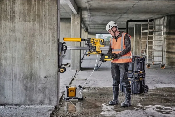 adapter-powershift-do-akumulatorow-xr-flexvolt-dewalt-dcafvps-marka-dewalt-waga-z-opakowaniem-1-99-kg