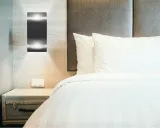 lampa-na-elewacje-domu-dwukierunkowa-kinkiet-zewnetrzny-gora-dol-5w-4000k-maksymalna-moc-pojedynczego-zrodla-swiatla-35-w