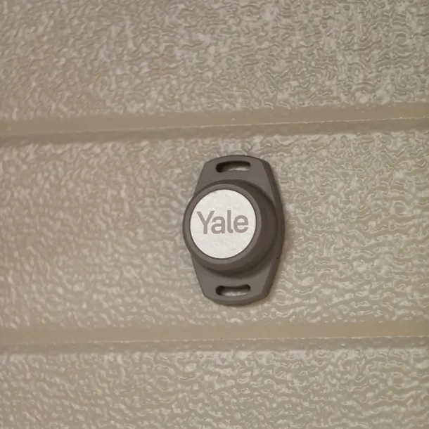 yale-door-position-sensor-do-garazu-marka-yale