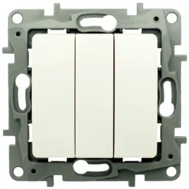 wylacznik-potrojny-klasyczny-legrand-bialy-427651