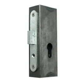 kaseta-60x40-krotka-z-zamkiem-zasuwkowym-puszka-obudowa-do-bramy-furtki