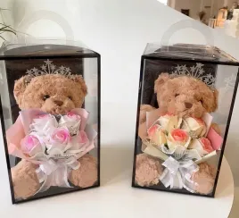 mis-z-bukietem-pudelko-na-prezent-28x17x17-cm