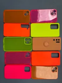 zestaw-10-neonowych-etui-na-telefony-mix-marek-oraz-modeli