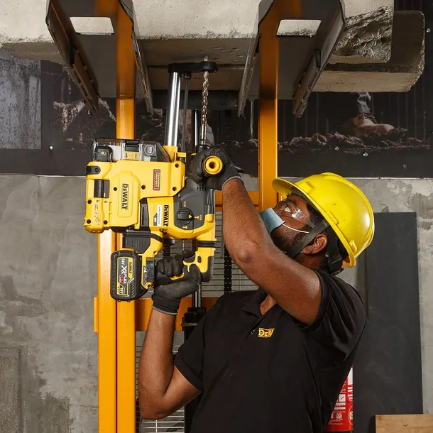 system-odsysajacy-dewalt-d25304dh-waga-z-opakowaniem-2-6-kg-kod-producenta-d25304dh