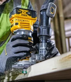 akumulatorowa-frezarka-do-drewna-gornowrzecionowa-18v-dewalt-dcw604nt-xj