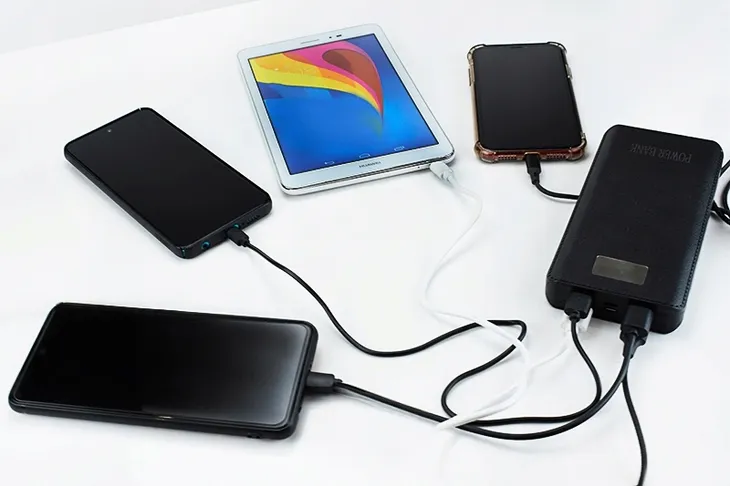 mocny-power-bank-20000mah-4xusb-typ-akumulatora-litowo-polimerowy
