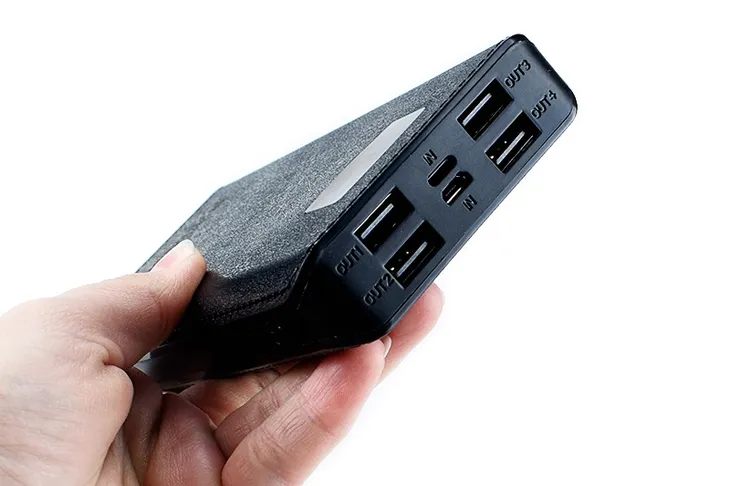 mocny-power-bank-20000mah-4xusb-cechy-dodatkowe-mozliwosc-ladowania-dwoch-urzadzen-jednoczesnie
