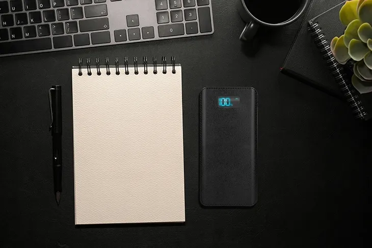 mocny-power-bank-20000mah-4xusb-szerokosc-produktu-8-cm