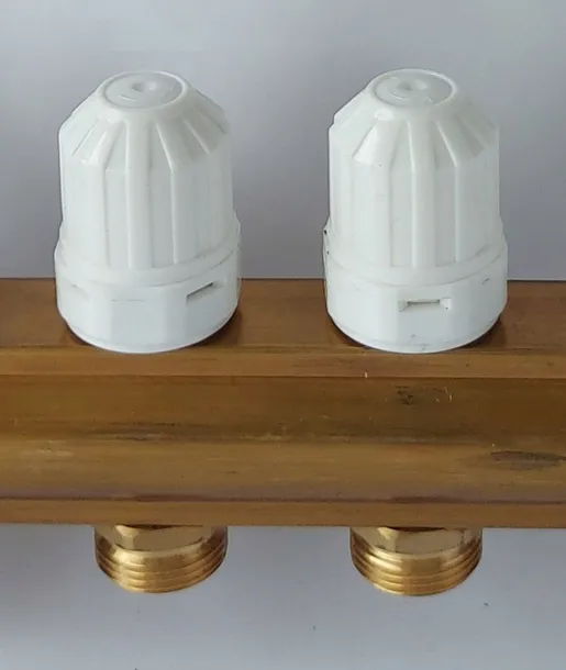 rozdzielacz-aquer-6-obwodow-liczba-obwodow-6-maksymalna-temperatura-robocza-95-c