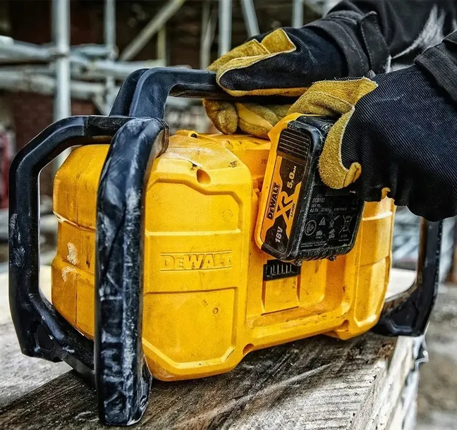 radio-budowlane-li-ion-aku-dewalt-dcr029-zasilacz-certyfikat-ce