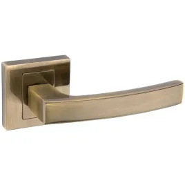 klamka-wewnetrzna-infinity-line-krotki-szyld-kwadratowy