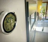 zegar-scienny-technoline-srebrny-147cm-marka-technoline