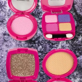 zestaw-do-makijazu-i-manicure-w-kuferku-make-up