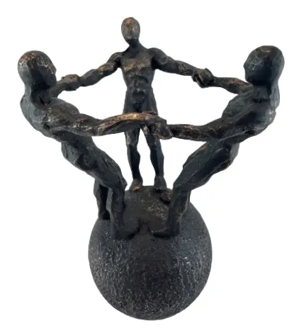 figurka-osoby-na-kuli-26cm-material-wykonania-tworzywo-sztuczne