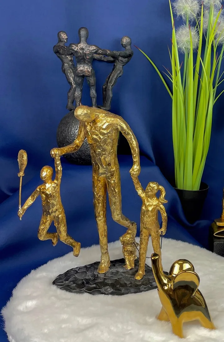 figurka-osoby-na-kuli-26cm-material-wykonania-tworzywo-sztuczne