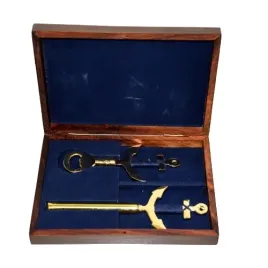 zestaw-mosiezny-w-drewnianym-pudelku-prezent
