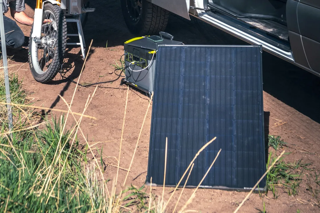 goal-zero-boulder-100-mobilny-panel-solarny