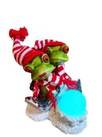 ozdoba-ceramiczna-zaba-zabka-mikolaj-para-na-sankach-model-ii-led