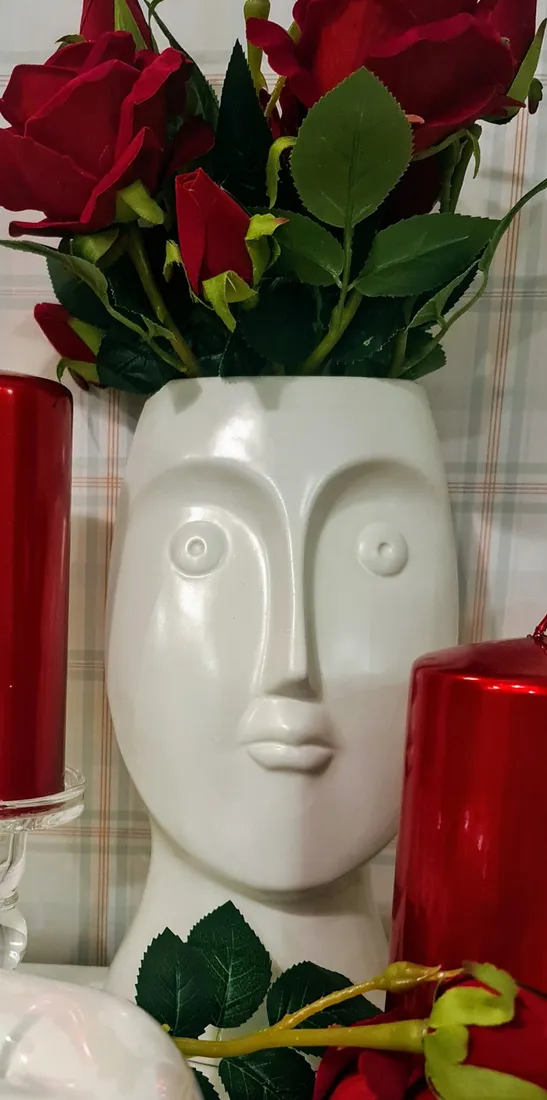 doniczka-ceramiczna-twarz-bezowa-ksztalt-inny