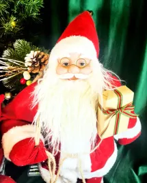 swiateczna-figurka-mikolaj-z-prezentem-64cm-maxi