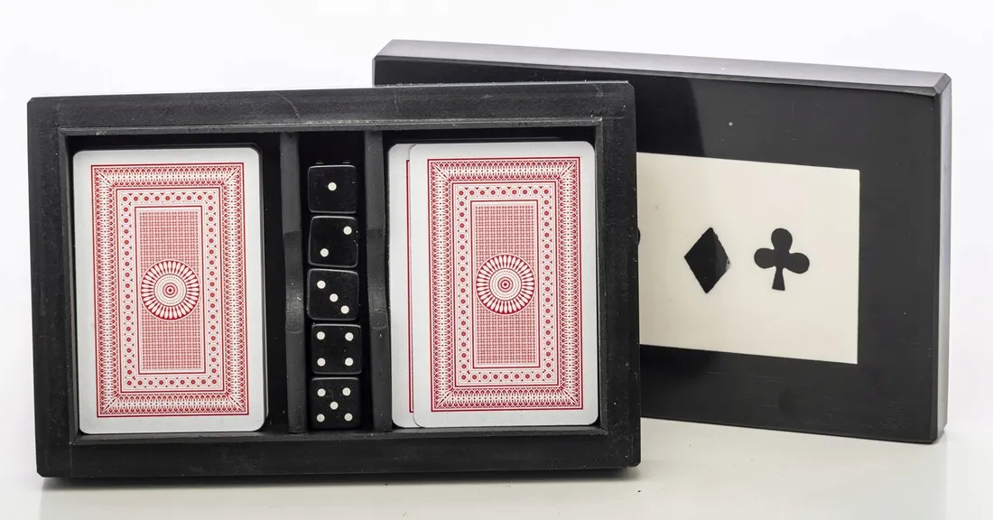 karty-do-gry-kosci-waga-z-opakowaniem-0-05-kg