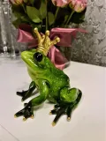 figurka-zaby-zaba-w-koronie-na-szczescie-material-wykonania-tworzywo-sztuczne-producent-art-pol