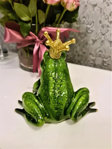 figurka-zaby-zaba-w-koronie-na-szczescie-waga-z-opakowaniem-0-38-kg-material-wykonania-tworzywo-sztuczne