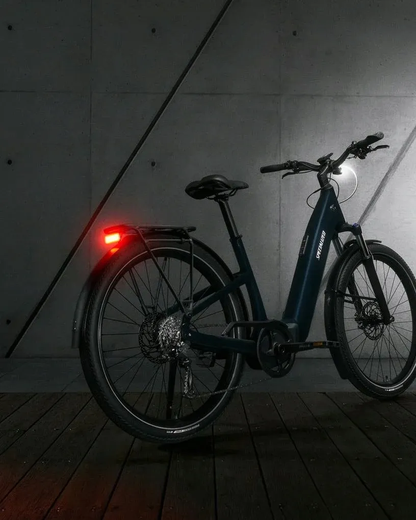 lampka-rowerowa-tylna-knog-blinder-e-rh-stvzo-25-lm-marka-knog