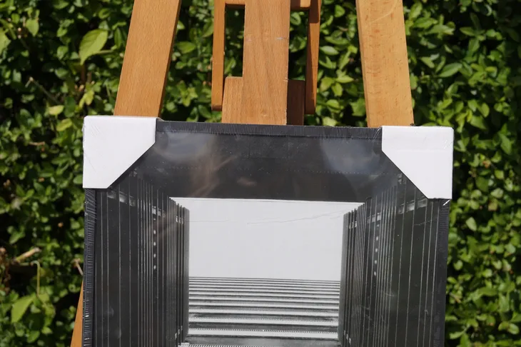 obraz-prospection-scala-32x37-cm-bialo-czarny-material-wykonania-metal