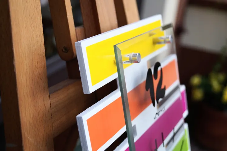 zegar-scienny-wielokolorowy-30cm-zasilanie-baterie