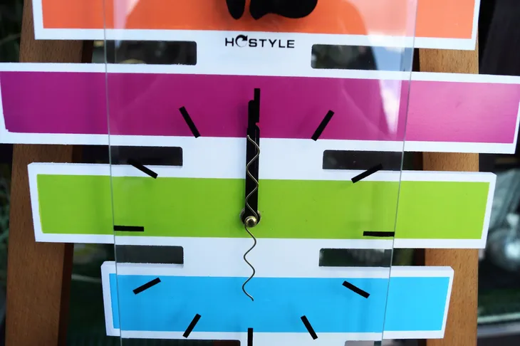 zegar-scienny-wielokolorowy-30cm-szerokosc-calkowita-30-cm