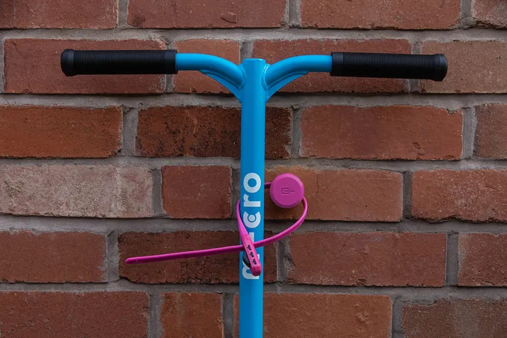 zapiecie-rowerowe-kotwa-hiplok-ankr-mini-pink-os-marka-hiplok