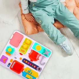 tablica-sensoryczna-manipulacyjna-dzwiek-pokretla-walizk-prezent-dla-dzieci