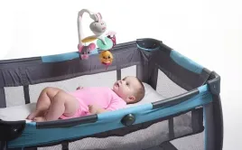 karuzela-karuzelka-podrozna-wozek-lozeczko-muzyka