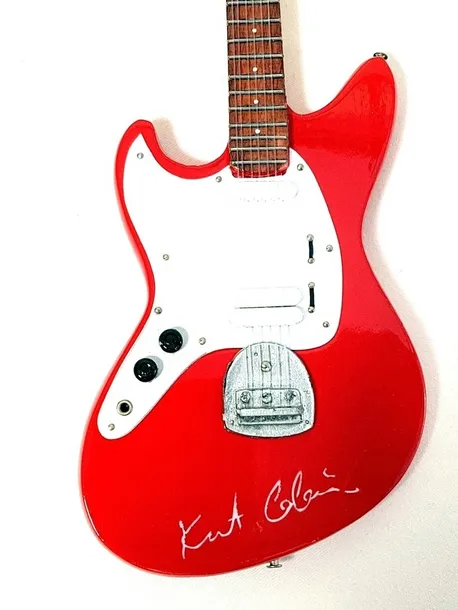 mini-gitara-kurt-cobain-nirvana-skala-1-4-kod-producenta-mgt-0277